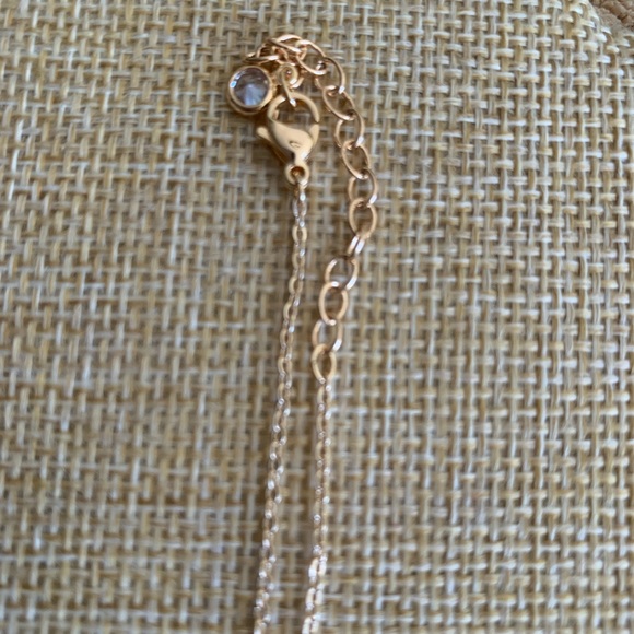 Reversible gold plated Y initial necklace. - Picture 4 of 8